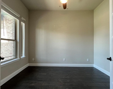 249 Lillian Lane - Photo Thumbnail 26
