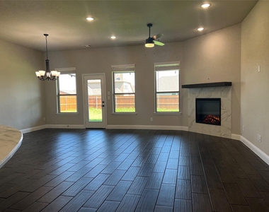 249 Lillian Lane - Photo Thumbnail 8