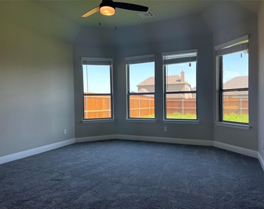 249 Lillian Lane - Photo Thumbnail 16