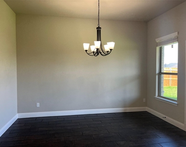 249 Lillian Lane - Photo Thumbnail 12