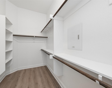 10917 Blaze Street - Photo Thumbnail 15