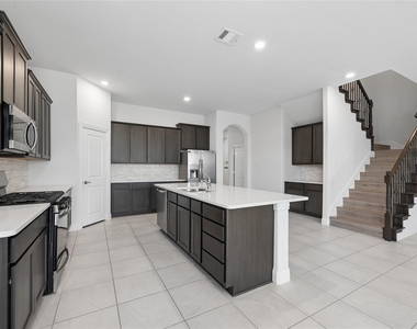 10917 Blaze Street - Photo Thumbnail 6