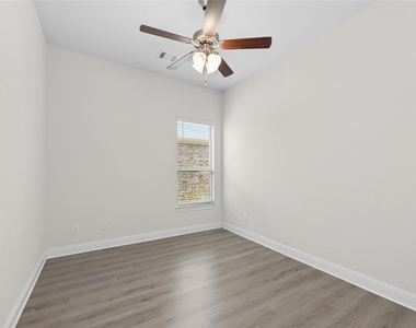 10917 Blaze Street - Photo Thumbnail 21