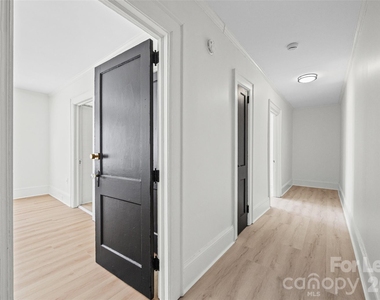 49 Corban Avenue Sw - Photo Thumbnail 2