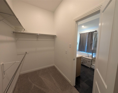 1158 Queensdown Way - Photo Thumbnail 9