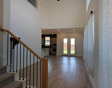 1158 Queensdown Way - Photo Thumbnail 1