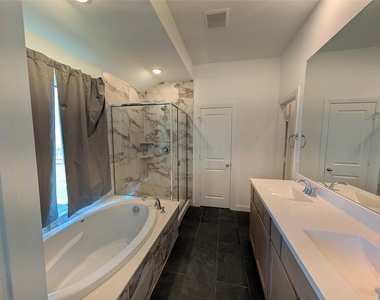 1158 Queensdown Way - Photo Thumbnail 8