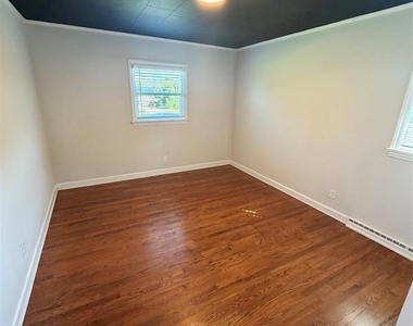 101 Mcentire Avenue - Photo Thumbnail 6