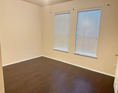 1526 Creek Springs Drive - Photo Thumbnail 7