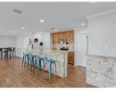 8100 N N Mopac Expressway - Photo Thumbnail 2