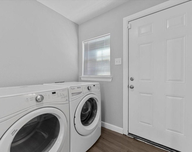 902 S Ewing Avenue - Photo Thumbnail 36