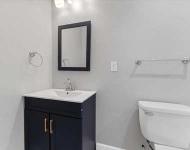 902 S Ewing Avenue - Photo Thumbnail 28