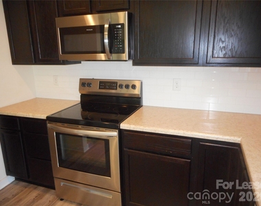 7156 Pitzer Drive - Photo Thumbnail 5
