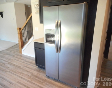 7156 Pitzer Drive - Photo Thumbnail 6
