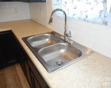 7156 Pitzer Drive - Photo Thumbnail 4