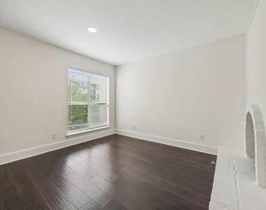 5916 Sandhurst Lane - Photo Thumbnail 9
