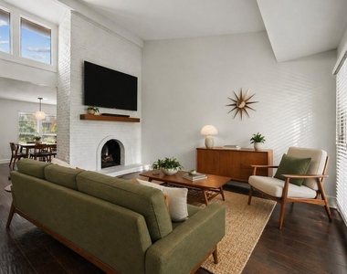 5916 Sandhurst Lane - Photo Thumbnail 4