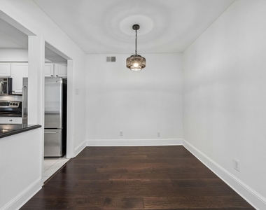 5916 Sandhurst Lane - Photo Thumbnail 13
