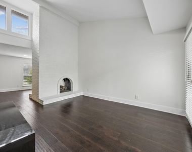 5916 Sandhurst Lane - Photo Thumbnail 5