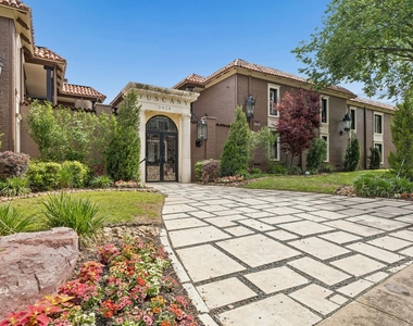 5916 Sandhurst Lane - Photo Thumbnail 3