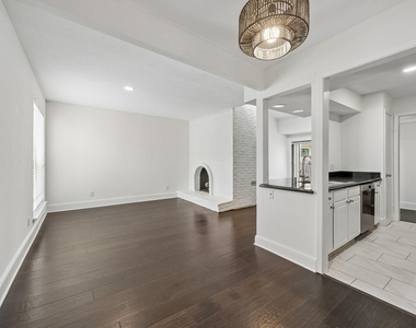 5916 Sandhurst Lane - Photo Thumbnail 11