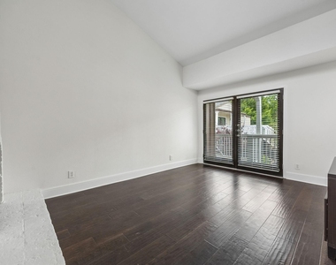 5916 Sandhurst Lane - Photo Thumbnail 7