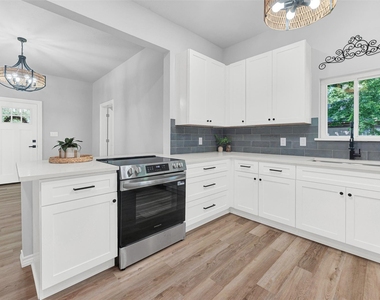 909 E High Street - Photo Thumbnail 3