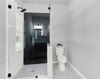 909 E High Street - Photo Thumbnail 8