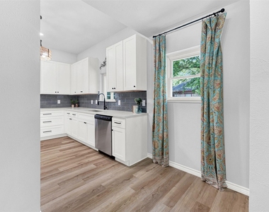 909 E High Street - Photo Thumbnail 4