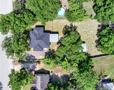 909 E High Street - Photo Thumbnail 9