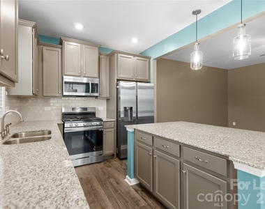 8176 Sheffield Drive - Photo Thumbnail 12