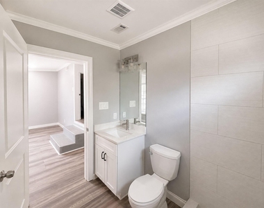 1306 Locust Street - Photo Thumbnail 9