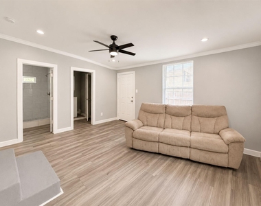 1306 Locust Street - Photo Thumbnail 10