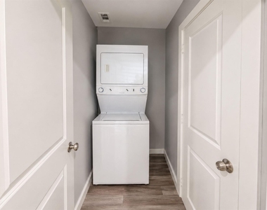 1306 Locust Street - Photo Thumbnail 8