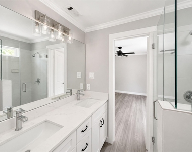 1306 Locust Street - Photo Thumbnail 6