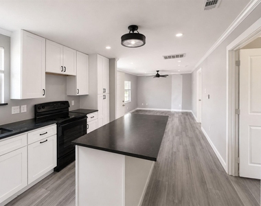 1306 Locust Street - Photo Thumbnail 2