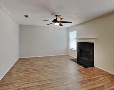 8712 Limestone Drive - Photo Thumbnail 2
