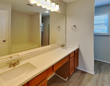 8712 Limestone Drive - Photo Thumbnail 10