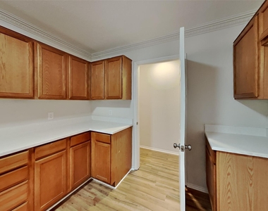 8712 Limestone Drive - Photo Thumbnail 6