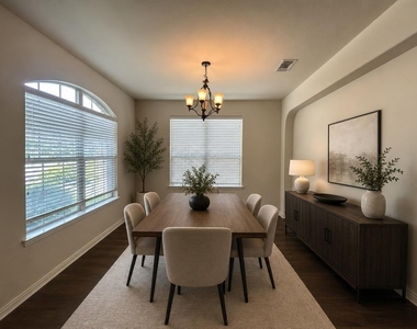 928 Albany Drive - Photo Thumbnail 3