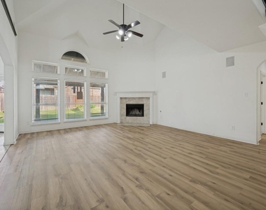 233 Chappellet Street - Photo Thumbnail 3