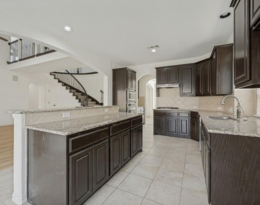 233 Chappellet Street - Photo Thumbnail 6