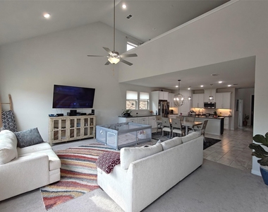 1001 Azure Lane - Photo Thumbnail 5
