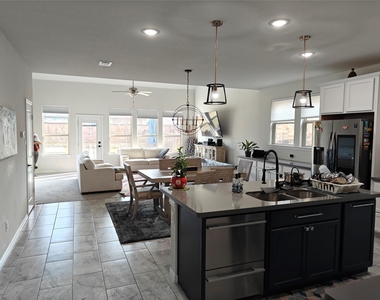 1001 Azure Lane - Photo Thumbnail 3