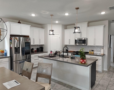 1001 Azure Lane - Photo Thumbnail 6