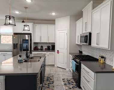 1001 Azure Lane - Photo Thumbnail 4