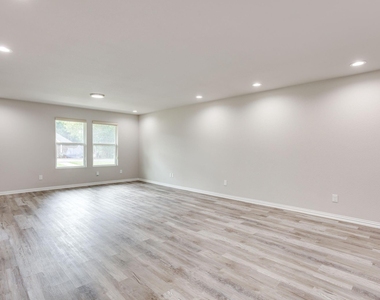 931 River Road - Photo Thumbnail 6