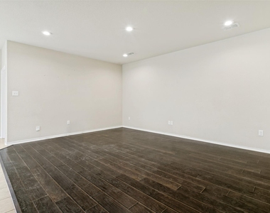 8817 Poynter Street - Photo Thumbnail 3