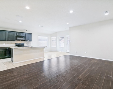 8817 Poynter Street - Photo Thumbnail 4
