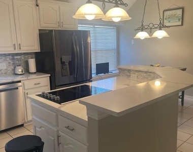 402 Buttonwood Drive - Photo Thumbnail 12
